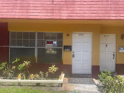 2520 NW 52nd Ave 21C #21C Lauderhill FL
