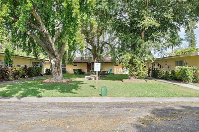 227 SE 1st St 7 #7 Dania Beach FL