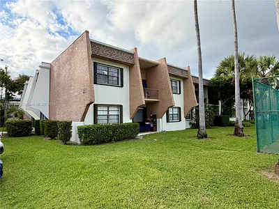 8281 SW 128th St 204-1 #204-1 Pinecrest FL