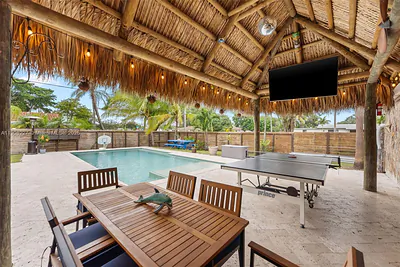 1220 E Hawthorne Cir Hollywood FL