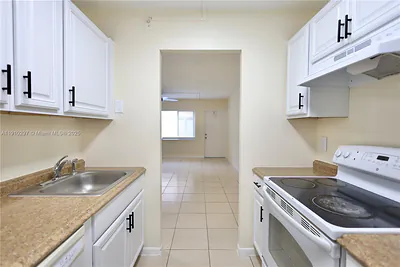 10016 Twin Lakes Dr 36-C #36-C Coral Springs FL