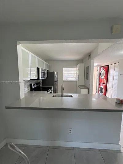10373 NW 8th St 103 #103 Pembroke Pines FL