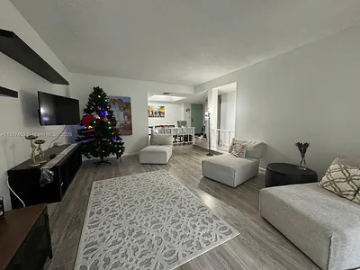 3730 Inverrary Dr 3U #3U Lauderhill FL