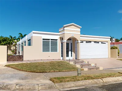Solar B-7 URB. CIUDAD ATLANTIS, CALLE 3 Arecibo PR