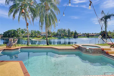 5421 Hawkes Bluff Ave Davie FL
