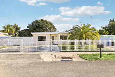 23 Miami Gardens Rd 3 #3 West Park FL