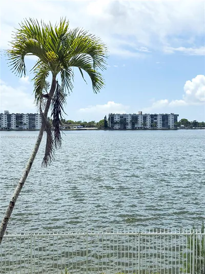 1100 NE 191st St 25E #25E Miami FL