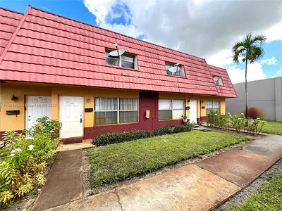 2562 NW 52nd Ave B18 #B18 Lauderhill FL