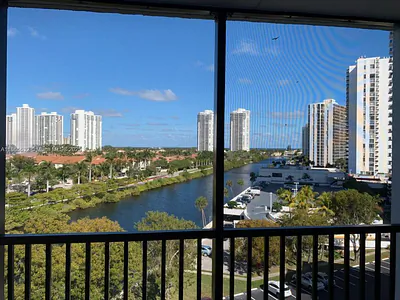 3475 N Country Club Dr 817 #817 Aventura FL