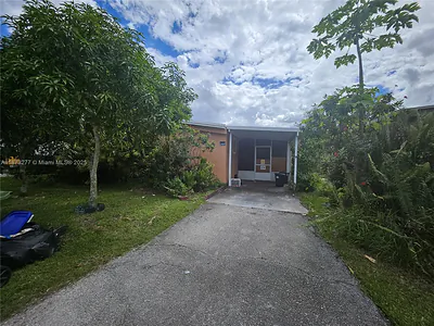 21610 NW 7th Ct Pembroke Pines FL