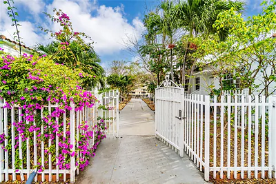 8335 E Crespi Blvd 4 #4 Miami Beach FL
