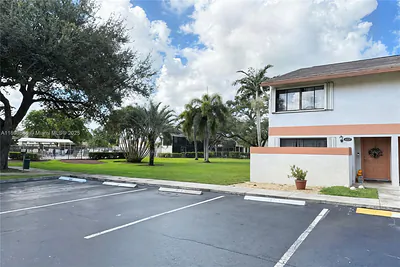 4231 SW 70th Ter Davie FL