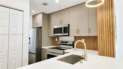 7985 NW 8th St 109A #109A Miami FL
