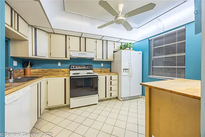 3910 Inverrary Blvd 406-B #406-B Lauderhill FL