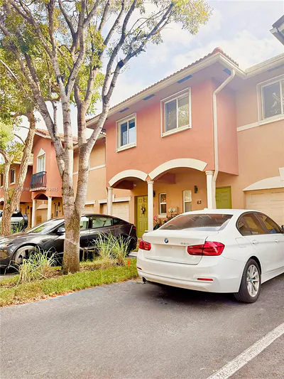 63 SE 3rd Ave 2 #2 Hallandale Beach FL