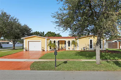 10941 NW 18th St Pembroke Pines FL