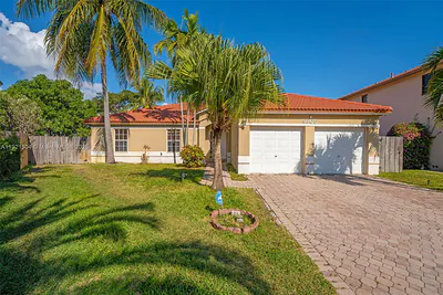 9305 SW 212th Ter Cutler Bay FL