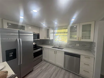 9375 Fontainebleau Blvd L221 #L221 Miami FL