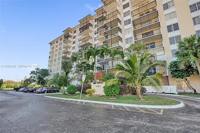 4164 Inverrary Dr 305 #305 Lauderhill FL