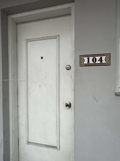 2225 NE 123rd St 104 #104 North Miami FL
