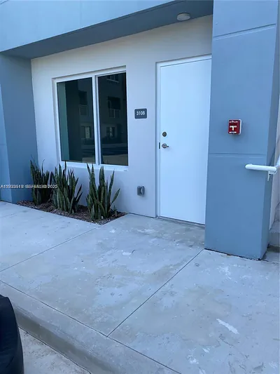 2535 NE 193rd St 3108 #3108 Miami FL