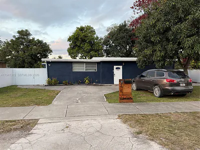 2101 NW 105th Ter Miami FL