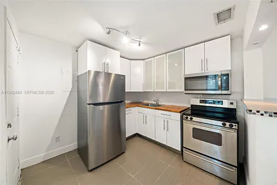 3262 Elizabeth St 2 #2 Miami FL