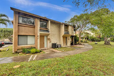 26 Wimbledon Lake 248, Plantation, FL 33324 #248 Plantation FL