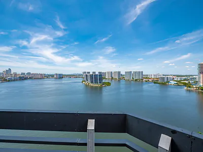 19101 NE 36th Ct 2501 #2501 Aventura FL