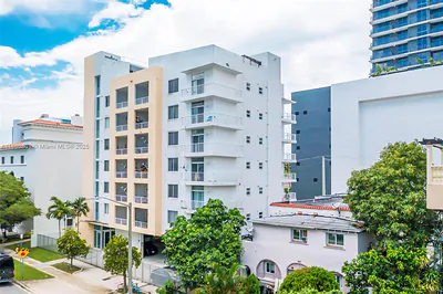 425 NE 30th St 402 #402 Miami FL