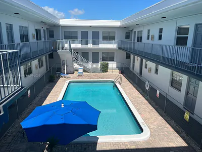 30 SE 4th Ave 213 #213 Hallandale Beach FL