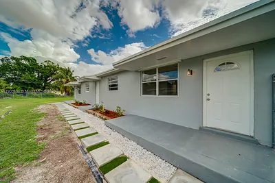 5613 SW 27th St 1-2 #1-2 West Park FL