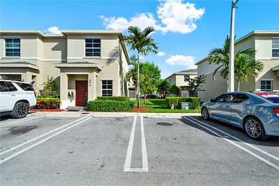496 NE 4th Ter Florida City FL