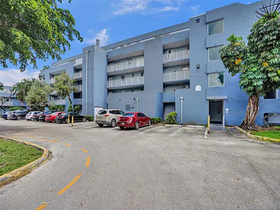 9375 Fontainebleau Blvd L305 #L305 Miami FL