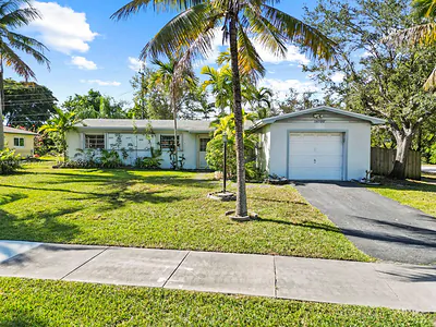 19700 Whispering Pines Rd Cutler Bay FL