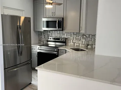 2555 NE 11th St 605 #605 Fort Lauderdale FL