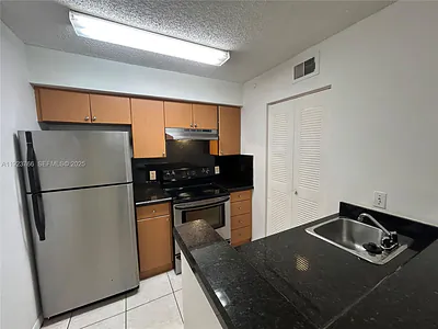 620 S Park Rd 15-2 #15-2 Hollywood FL