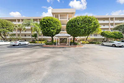 3850 Oaks Clubhouse Drive 409, Pompano Beach, FL 33069 #409 Pompano Beach FL