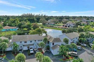 4852 Grapevine Way Davie FL