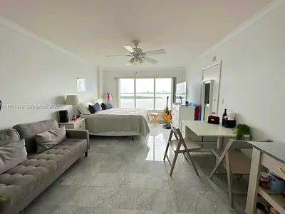 11111 Biscayne Blvd 15B #15B Miami FL
