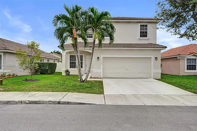 16452 NW 22nd St Pembroke Pines FL