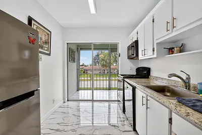 5 Abbey Lane 204, Delray Beach, FL 33446 #204 Delray Beach FL