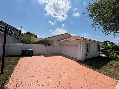 8754 NW 149th Ter Miami Lakes FL
