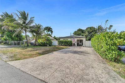 2826 Dewey St Hollywood FL