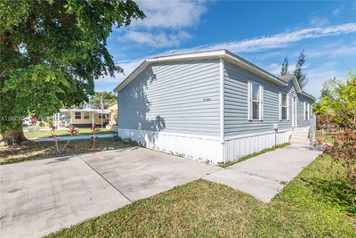 21661 NW 8th Ct Pembroke Pines FL