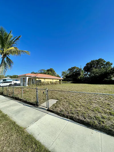 936 39th Street, West Palm Beach, FL 33407 West Palm Beach FL
