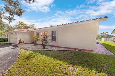 8460 Menteith Ter Miami Lakes FL