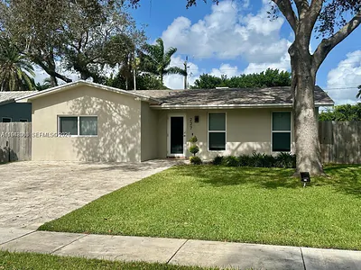 227 SE 7th St Dania Beach FL