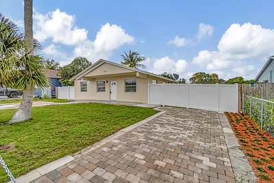 1016 W Lakewood Road, West Palm Beach, FL 33405 West Palm Beach FL