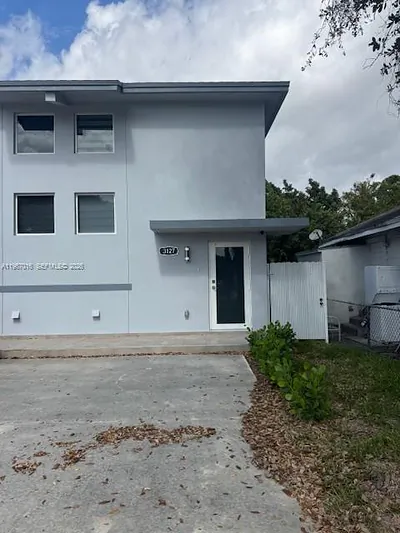 3127 NW 60 St. 0 Miami FL